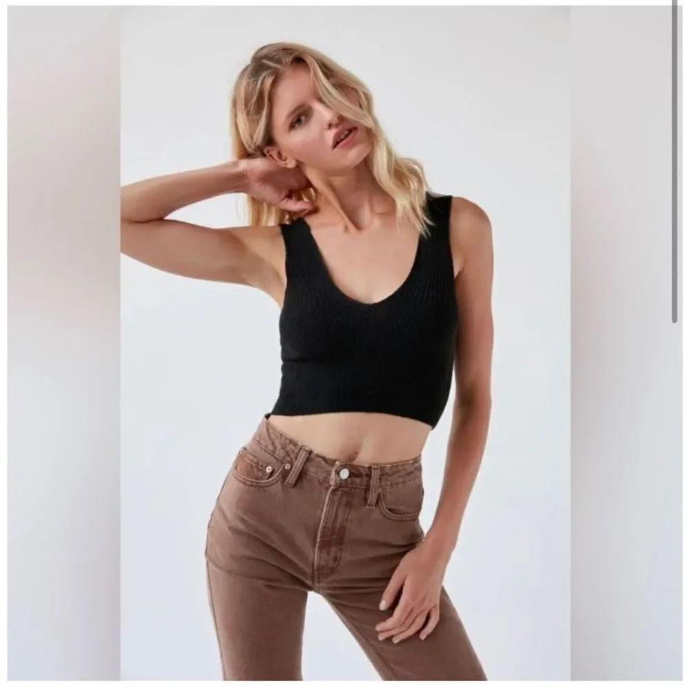 urban Outfitters black sleeveless V neck crop top